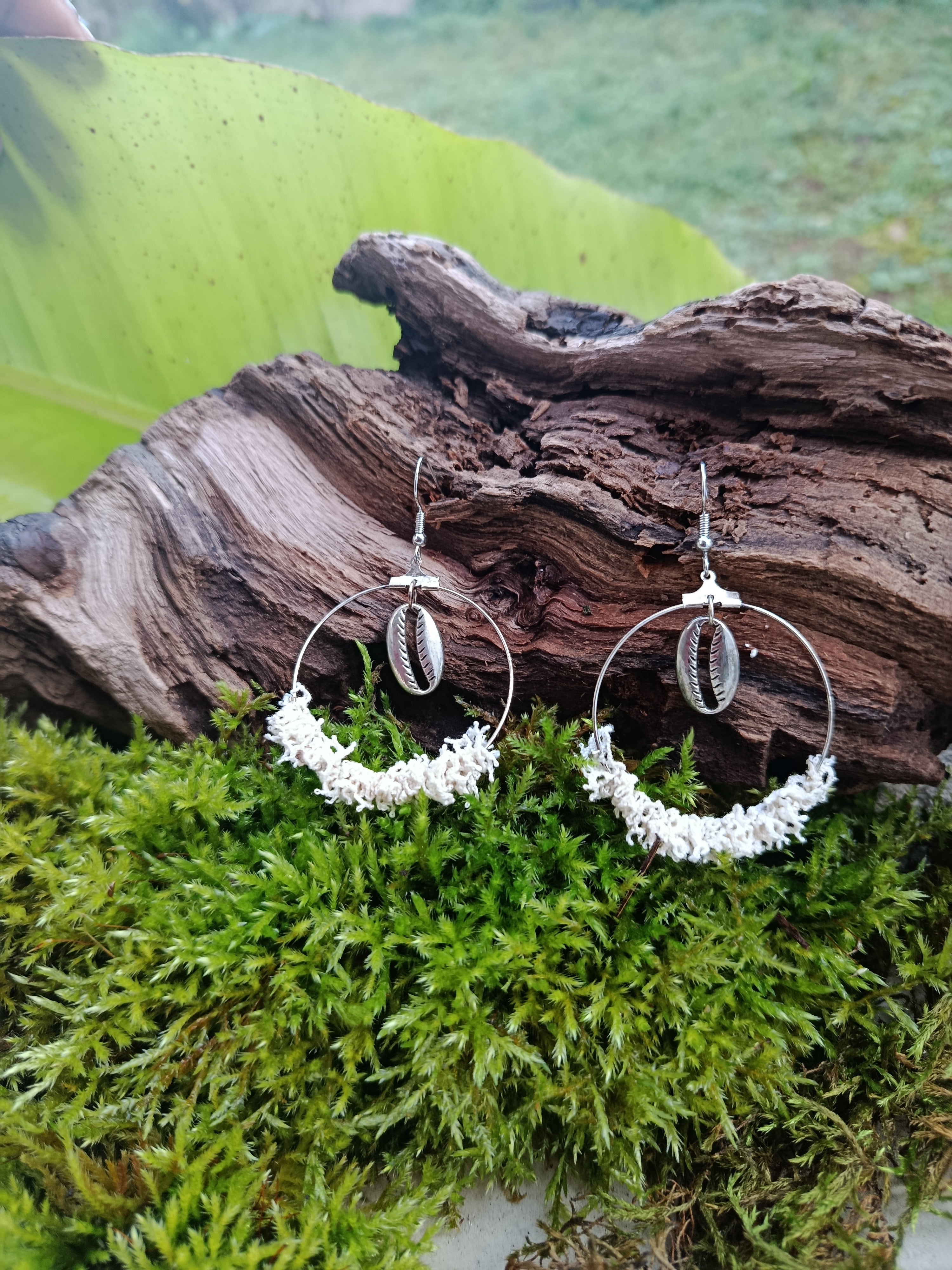 Boucles d'oreilles pierres et emblème