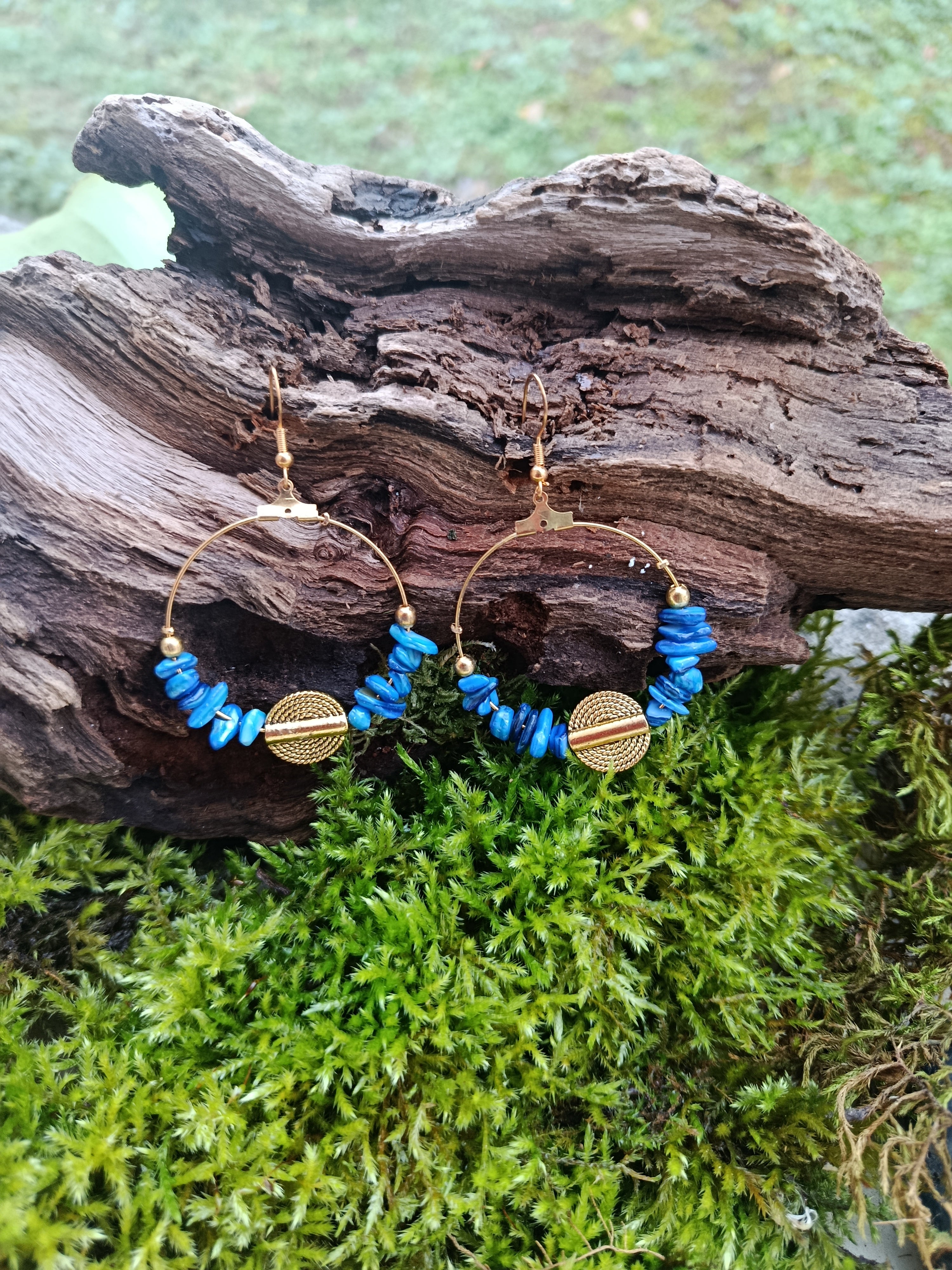 Boucles d'oreilles en perle et emblème